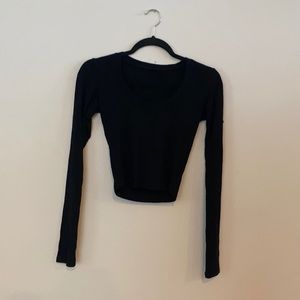 Long sleeve black scoop neck shirt, cropped